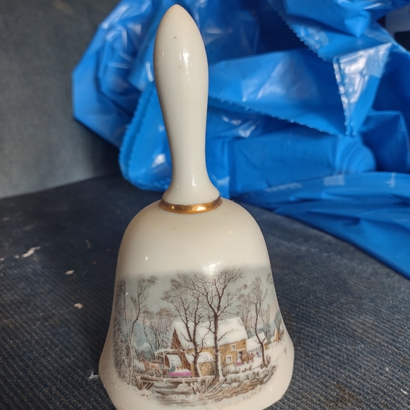 Vintage Avon 1978 bell - Picture 4 of 5